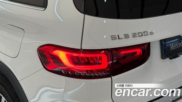 Mercedes-Benz GLB-Class 2021 — photo 9