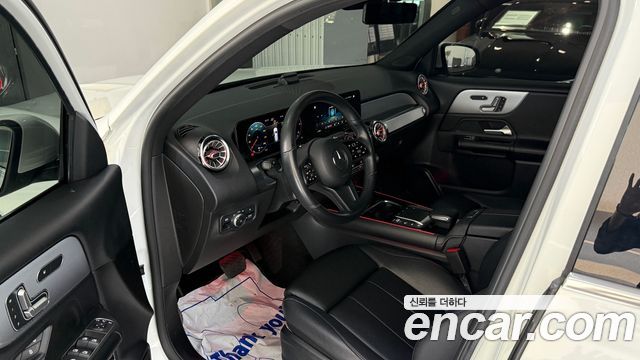Mercedes-Benz GLB-Class 2021 — photo 10