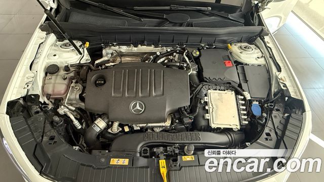 Mercedes-Benz GLB-Class 2021 — photo 11