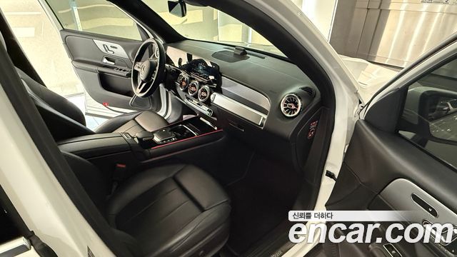 Mercedes-Benz GLB-Class 2021 — photo 12
