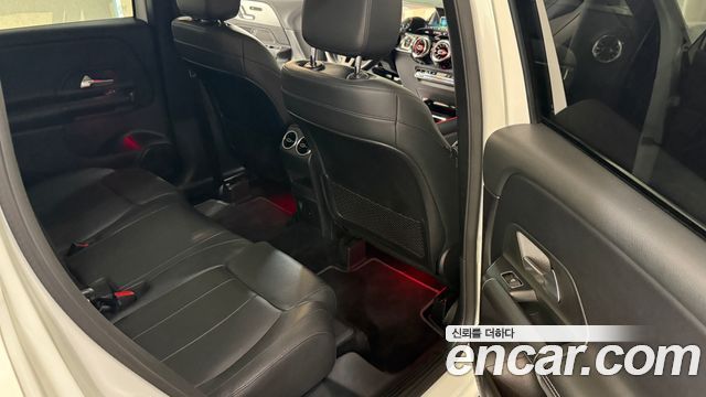 Mercedes-Benz GLB-Class 2021 — photo 16