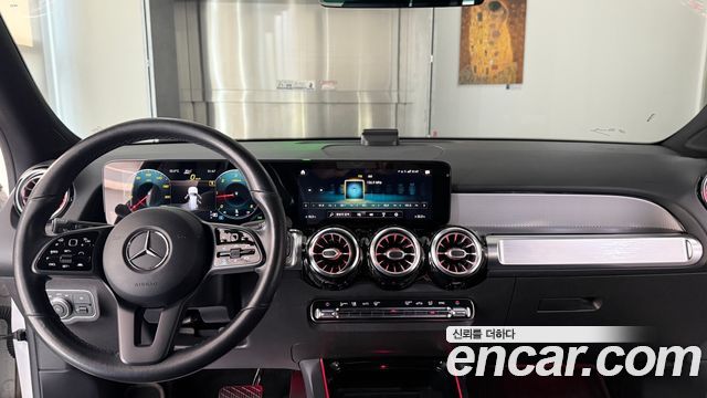 Mercedes-Benz GLB-Class 2021 — photo 17