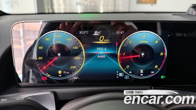 Mercedes-Benz GLB-Class 2021 — photo 18
