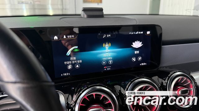 Mercedes-Benz GLB-Class 2021 — photo 19