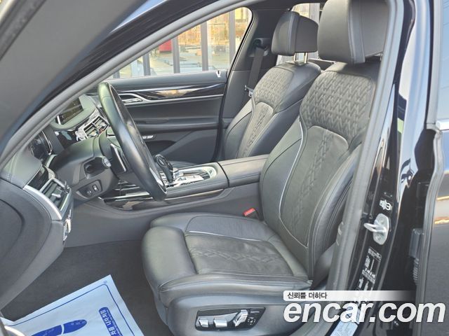 BMW 7-Series 2017 — photo 8