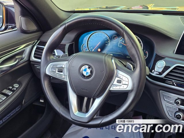 BMW 7-Series 2017 — photo 11