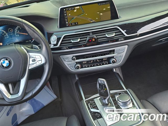 BMW 7-Series 2017 — photo 12