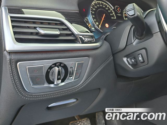 BMW 7-Series 2017 — photo 16