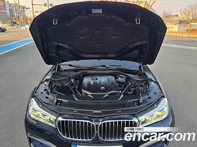 BMW 7-Series 2017 — photo 20