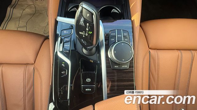 BMW 5-Series 2023 — photo 9