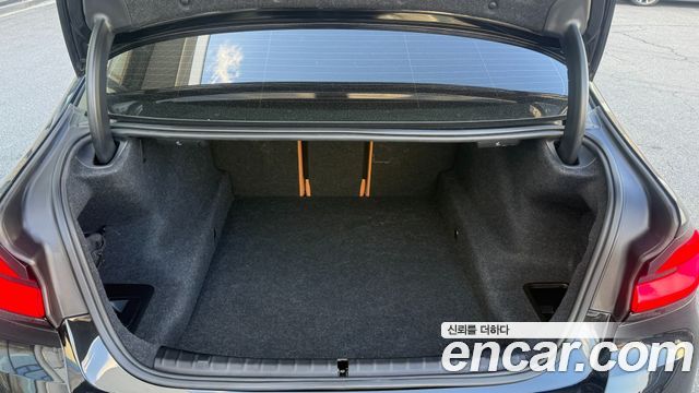 BMW 5-Series 2023 — photo 11