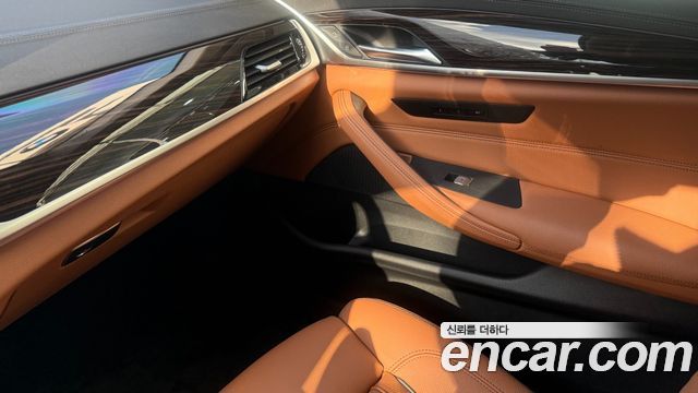 BMW 5-Series 2023 — photo 15