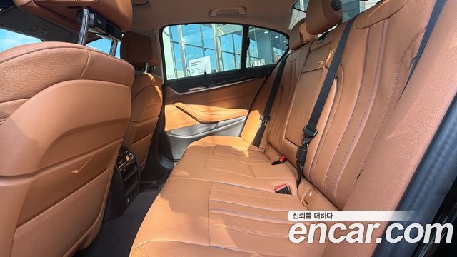 BMW 5-Series 2023 — photo 16