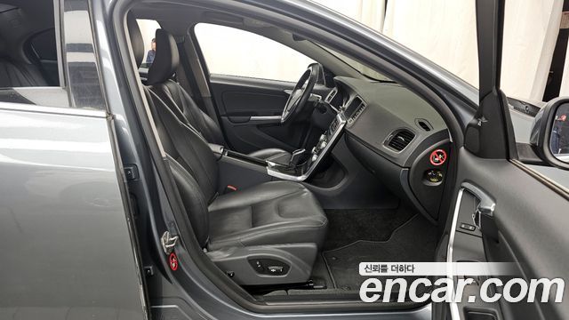 Volvo S60 2016 — photo 11