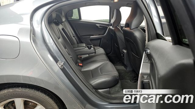 Volvo S60 2016 — photo 12