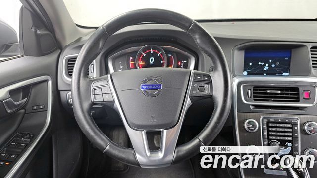 Volvo S60 2016 — photo 13