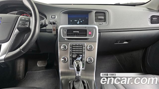 Volvo S60 2016 — photo 14