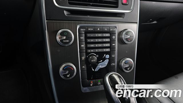 Volvo S60 2016 — photo 17