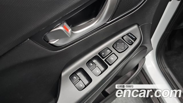 Hyundai Kona 2023 — photo 12