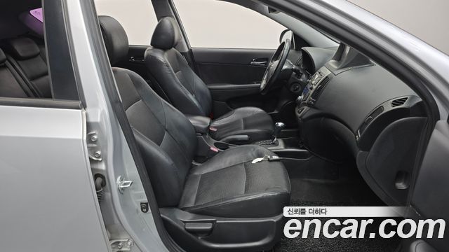 Hyundai i30 2010 — photo 10