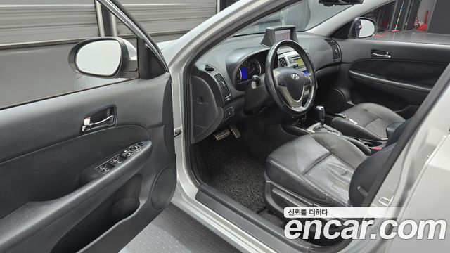 Hyundai i30 2010 — photo 11