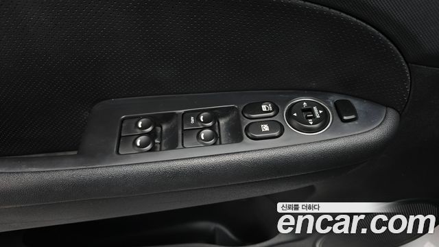Hyundai i30 2010 — photo 17