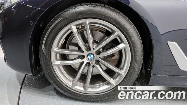 BMW 5-Series 2020 — photo 5