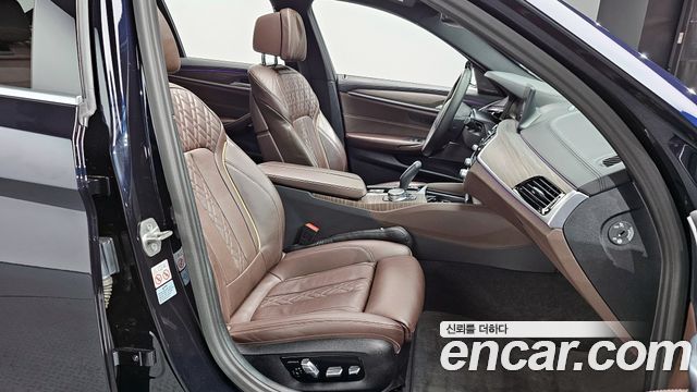 BMW 5-Series 2020 — photo 10
