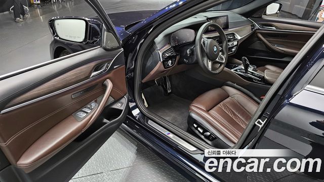 BMW 5-Series 2020 — photo 11