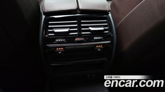 BMW 5-Series 2020 — photo 17