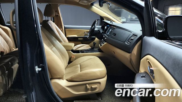 Kia Canival 2016 — photo 10