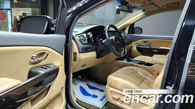 Kia Canival 2016 — photo 11