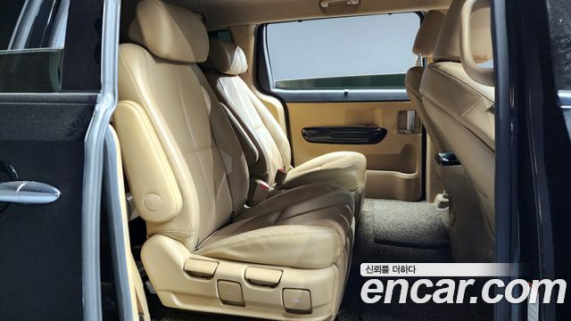 Kia Canival 2016 — photo 12