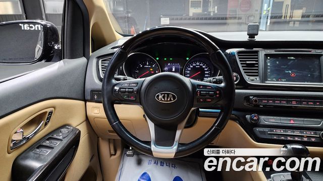 Kia Canival 2016 — photo 14
