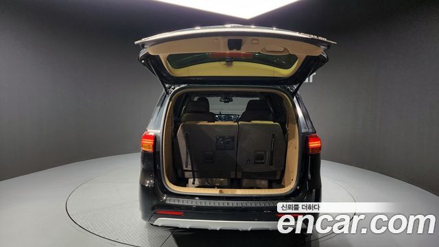 Kia Canival 2016 — photo 20