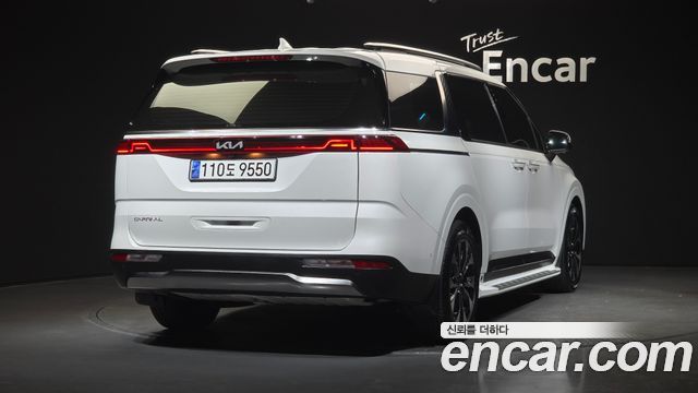 Kia Canival 2023 — photo 2