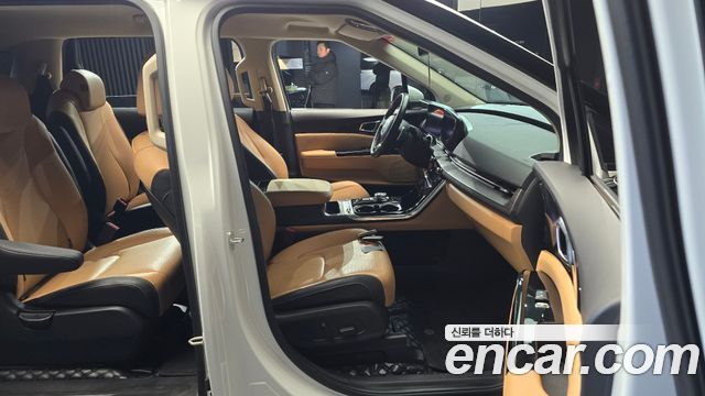 Kia Canival 2023 — photo 11