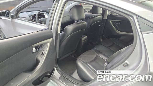 Hyundai AVANTE 2011 — photo 11