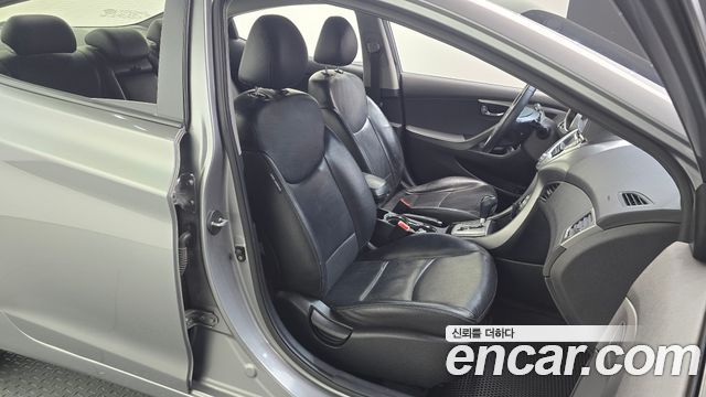 Hyundai AVANTE 2011 — photo 12
