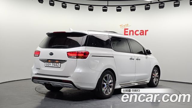 Kia Canival 2015 — photo 2