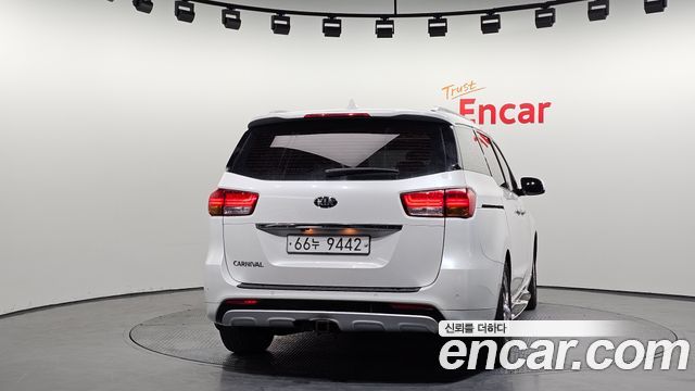 Kia Canival 2015 — photo 4