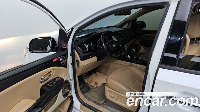 Kia Canival 2015 — photo 10