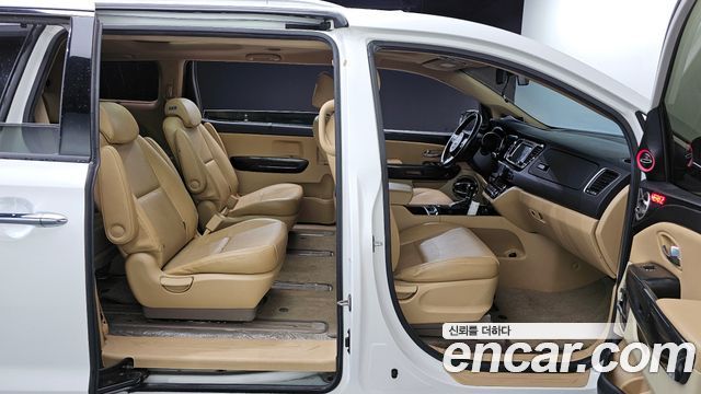 Kia Canival 2015 — photo 12