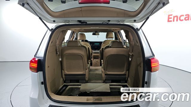 Kia Canival 2015 — photo 20