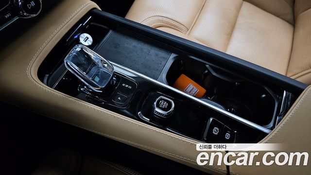 Volvo XC90 2022 — photo 9