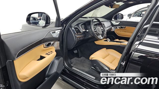 Volvo XC90 2022 — photo 10
