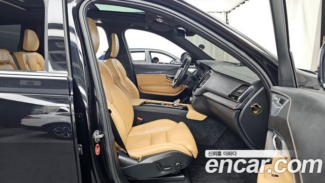 Volvo XC90 2022 — photo 11