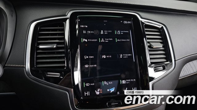 Volvo XC90 2022 — photo 16