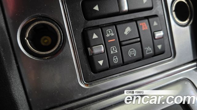 Land Rover Discovery 2015 — photo 17