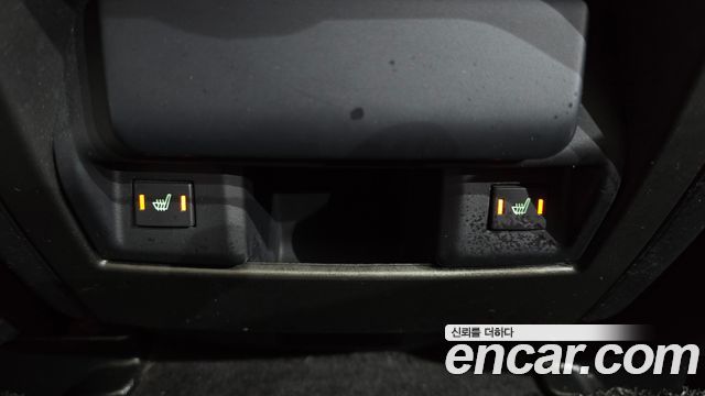 Land Rover Discovery 2015 — photo 18